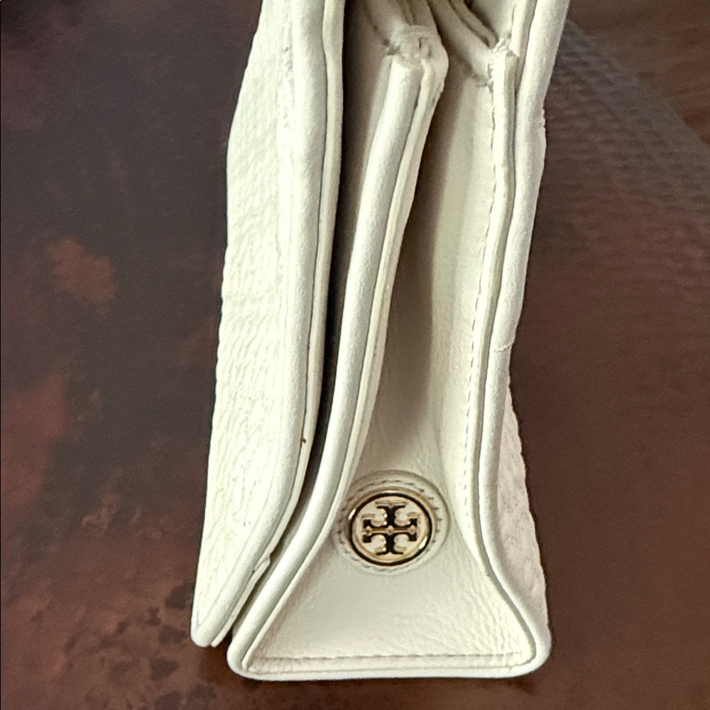Tory Burch White Quilted Shoulder Bag - Picture 3 of 9